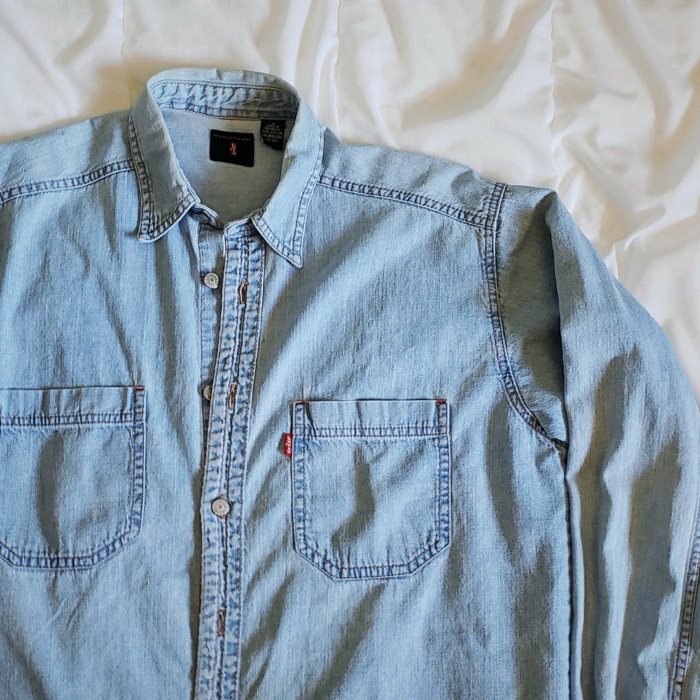 Levi's Lightwash Demin button up shirt